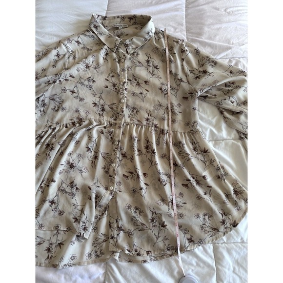 See and Be Seen Ivory Floral Long Sleeve Button Down, High/Low Size Large EUC - Picture 8 of 12